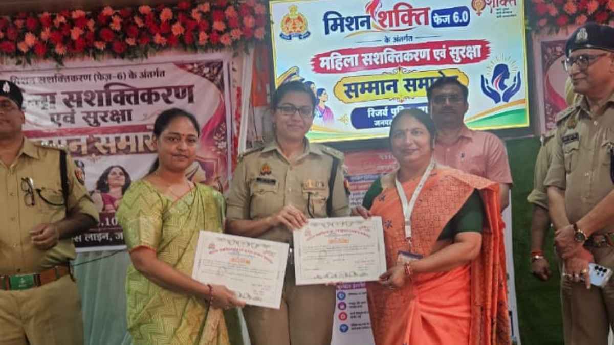 परिवार जागृति के परामर्शदाता कंचन मिश्रा और डॉ पूनम गुप्ता को भी सम्मान