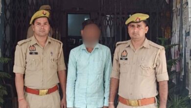 Photo of युवक की जांघ में गोली मारने वाला 5 मुकदमों का हिस्ट्रीशीटर गिरफ्तार: मंगलपुर पुलिस ने तमंचा-कारतूस के साथ दबोचा, 6 अन्य की तलाश जारी