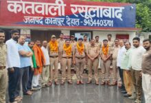 Photo of रसूलाबाद कोतवाली में विदाई समारोह: स्थानांतरित पुलिस अधिकारियों को कस्बावासियों ने दी भावभीनी विदाई, फूलमाला व अंगवस्त्र से किया सम्मानित