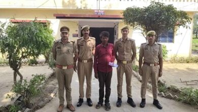 Photo of एसबीआई के बाहर बाइक की डिग्गी से 1 लाख उड़ाने वाला अंतरजनपदीय टप्पेबाज दबोचा: 13 मुकदमों का हिस्ट्रीशीटर चढ़ा राजपुर पुलिस के हत्थे, नकदी बरामद