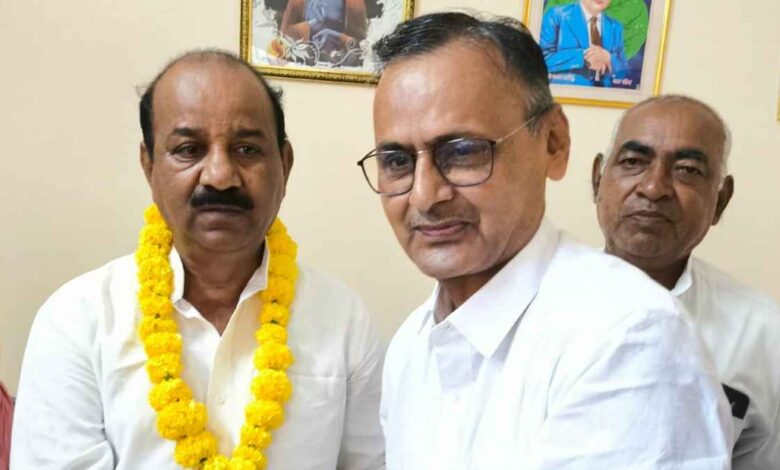 shikshak neta vk mishra samajwadi party